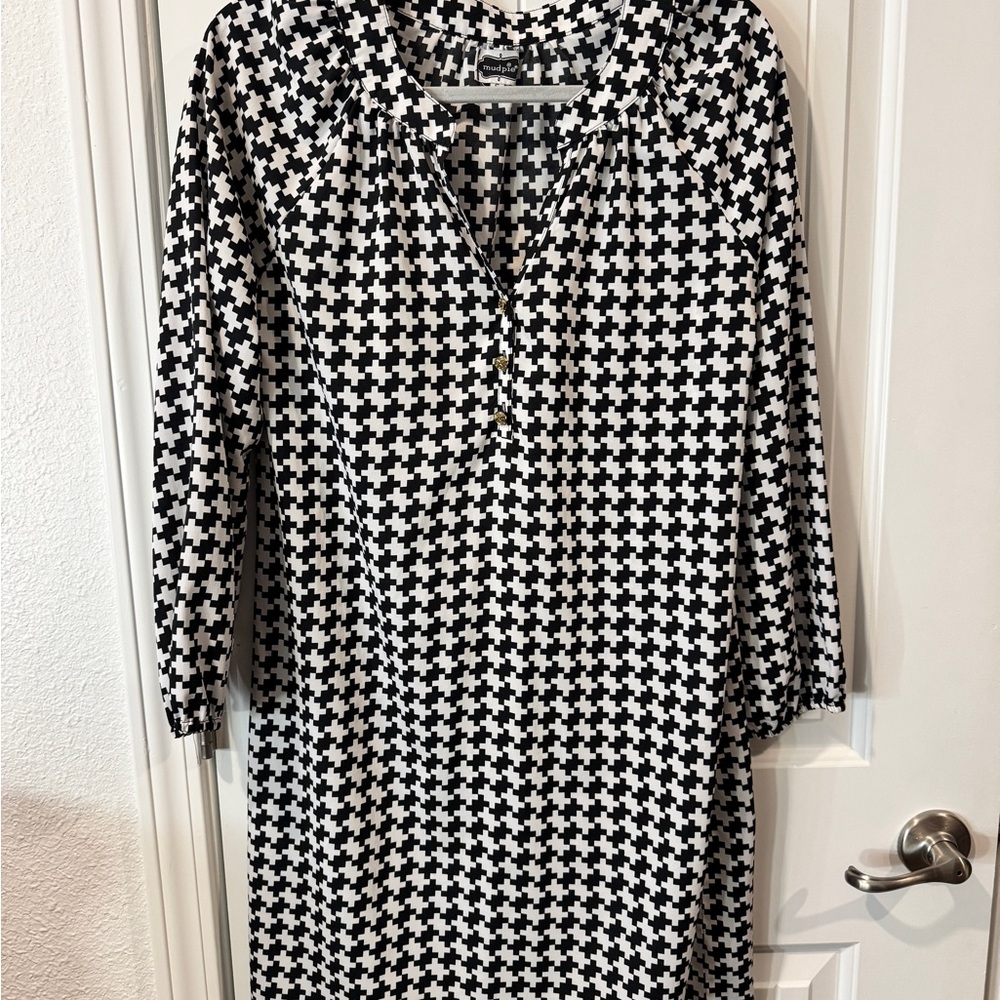 Stylish Black and White Patterned Dress